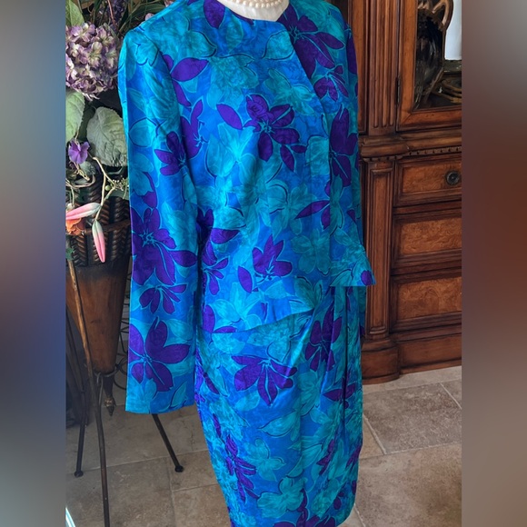 Elegant vintage 100% Silk Suit by Adrianna Papell 2 piece skirt set - Picture 2 of 16